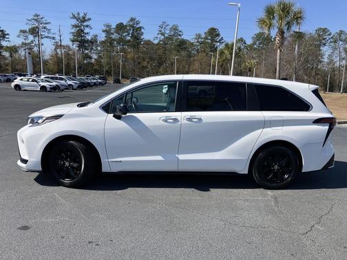 2021 Toyota Sienna XSE 7 Passenger