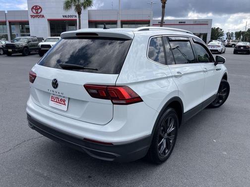 Pure White 2024 Volkswagen Tiguan 2.0T SE