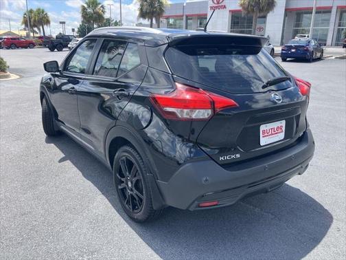 2020 Nissan Kicks SR