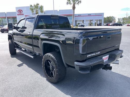 Black (Onyx Black) 2018 GMC Sierra 2500 Denali