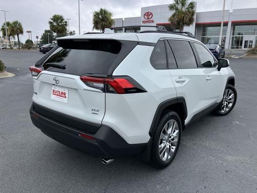 2025 Toyota RAV4 XLE Premium
