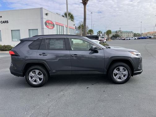 2025 Toyota RAV4 Hybrid SE