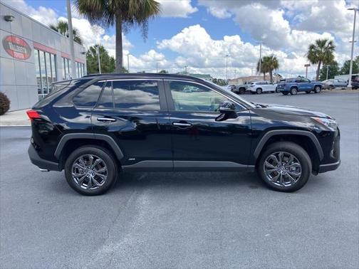 2024 Toyota RAV4 Hybrid SE