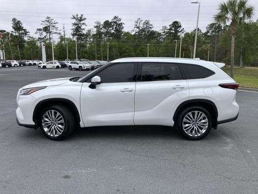 White (Wind Chill Pearl) 2024 Toyota Highlander Platinum