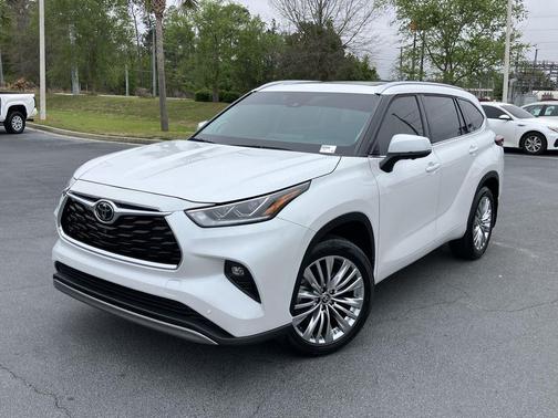 White (Wind Chill Pearl) 2024 Toyota Highlander Platinum