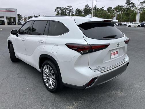 White (Wind Chill Pearl) 2024 Toyota Highlander Platinum
