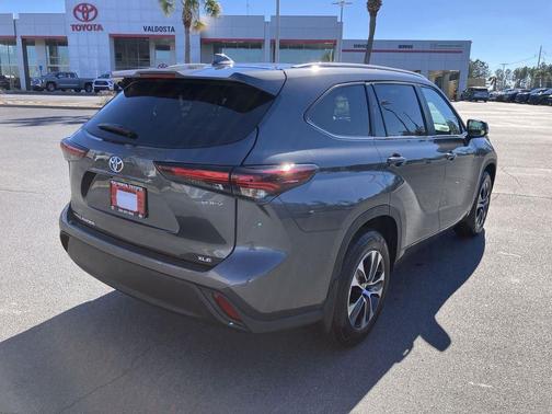 2025 Toyota Highlander Hybrid XLE