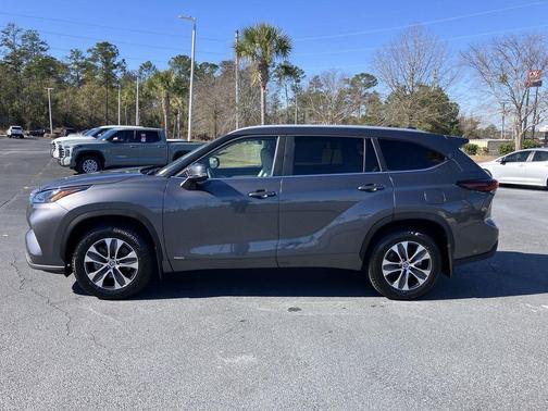 2025 Toyota Highlander Hybrid XLE