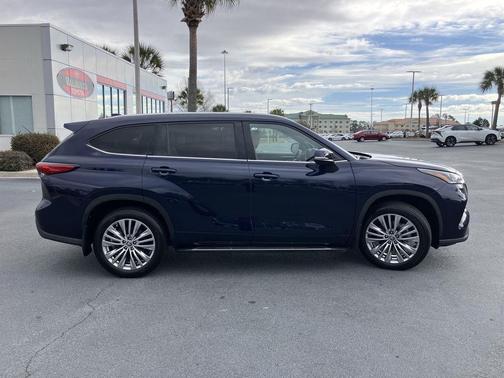 2022 Toyota Highlander Platinum