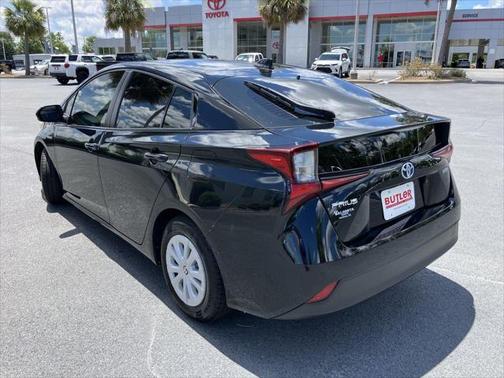 2022 Toyota Prius LE