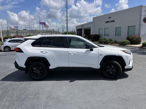 White (Ice Cap) 2024 Toyota RAV4 LE