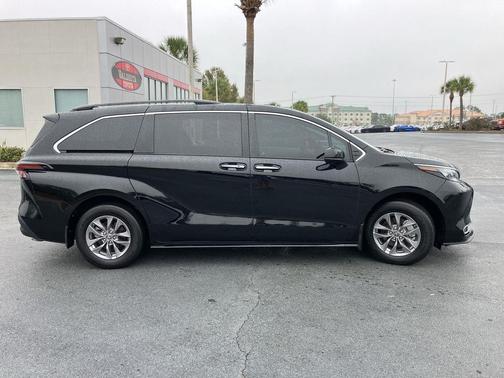 2024 Toyota Sienna XLE 7 Passenger