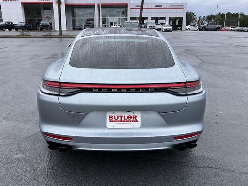 2023 Porsche Panamera Platinum Edition