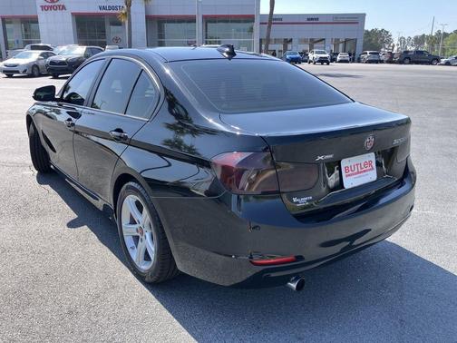Black (Jet Black) 2014 BMW 320 i