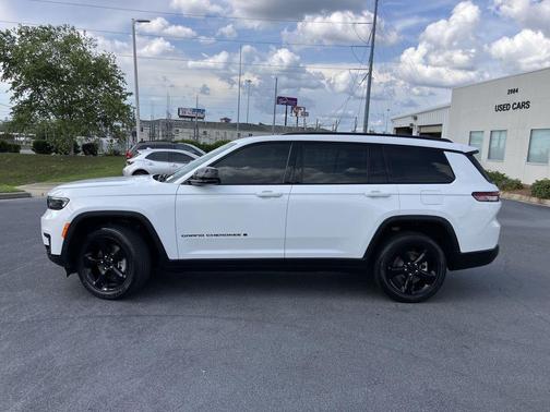 Bright White Clearcoat 2023 Jeep Grand Cherokee L Altitude