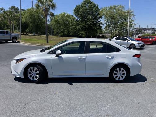White (Wind Chill Pearl) 2025 Toyota Corolla LE