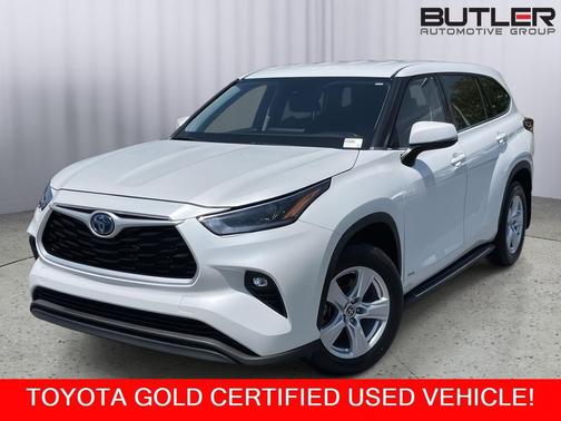 White (Wind Chill Pearl) 2022 Toyota Highlander Hybrid LE