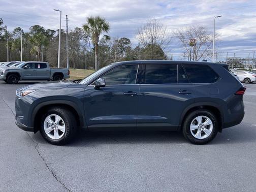 2025 Toyota Highlander LE