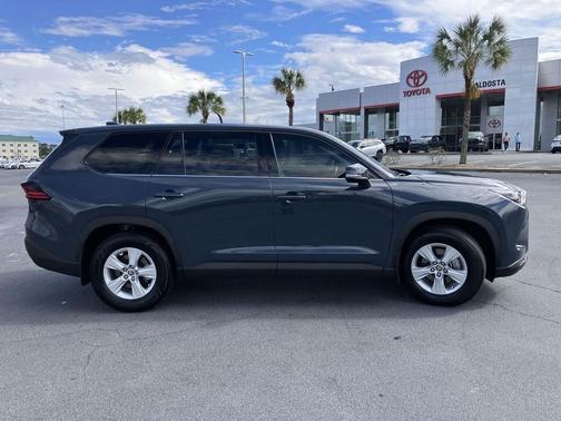 2025 Toyota Highlander LE