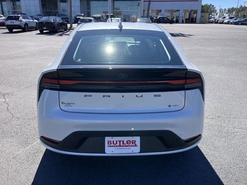 2025 Toyota Prius LE