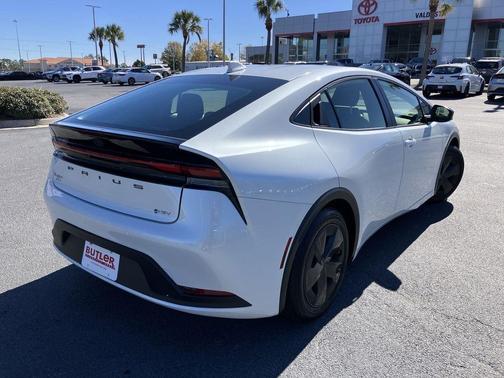 2025 Toyota Prius LE