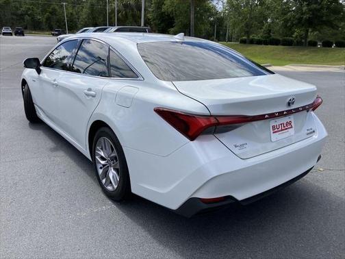 2021 Toyota Avalon Hybrid XLE