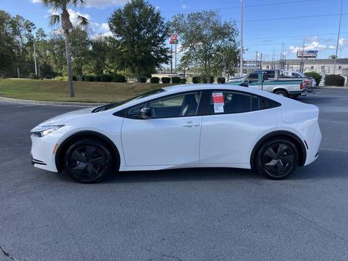 2026 Toyota Prius Plug-In Hybrid SE