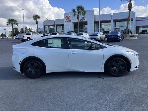 2026 Toyota Prius Plug-In Hybrid SE