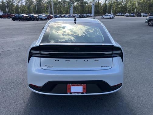 2026 Toyota Prius Plug-In Hybrid SE