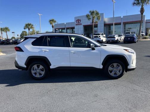 2025 Toyota RAV4 Hybrid SE