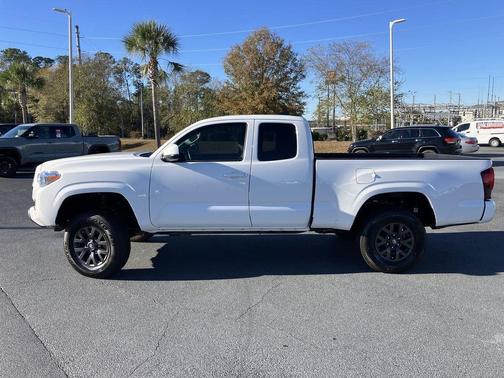 2022 Toyota Tacoma SR