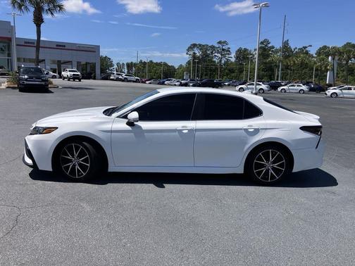 White (Ice Cap) 2023 Toyota Camry SE