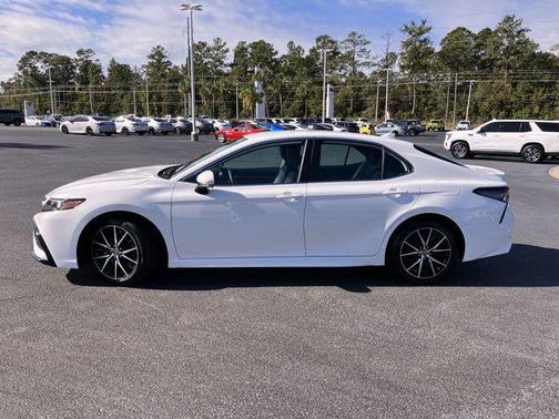Ice Cap 2023 Toyota Camry SE