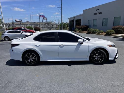 White (Ice Cap) 2023 Toyota Camry SE