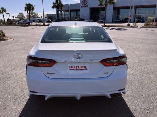 Ice Cap 2023 Toyota Camry SE