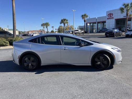 2025 Toyota Prius LE