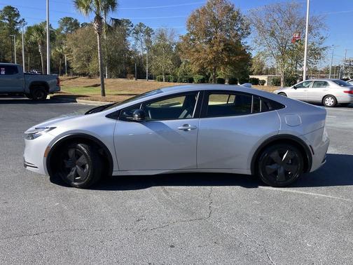 2025 Toyota Prius LE