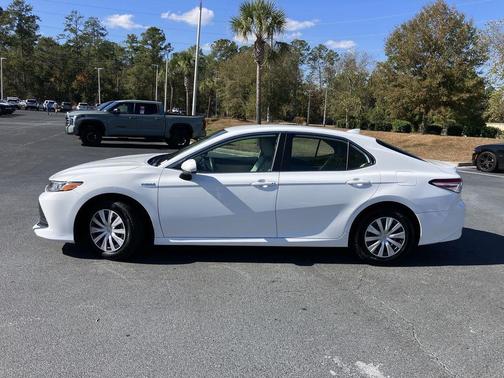 2019 Toyota Camry Hybrid SE