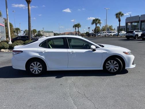 2019 Toyota Camry Hybrid SE