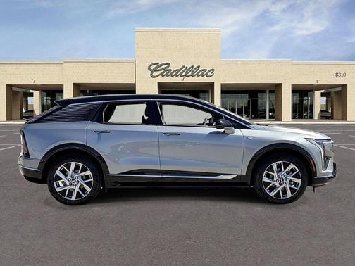 Argent Silver Metallic 2025 Cadillac OPTIQ Luxury 2 AWD
