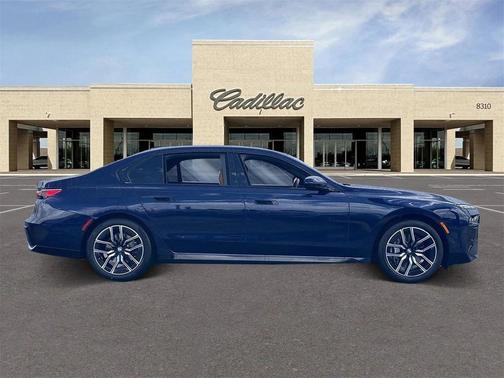 2023 BMW 740 i