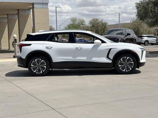 Summit White 2024 Chevrolet Blazer EV eAWD LT