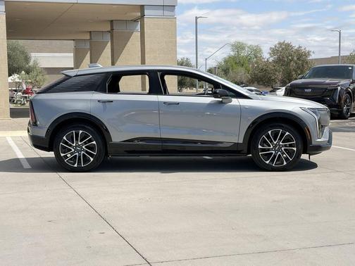 Argent Silver Metallic 2025 Cadillac OPTIQ Sport 2 AWD