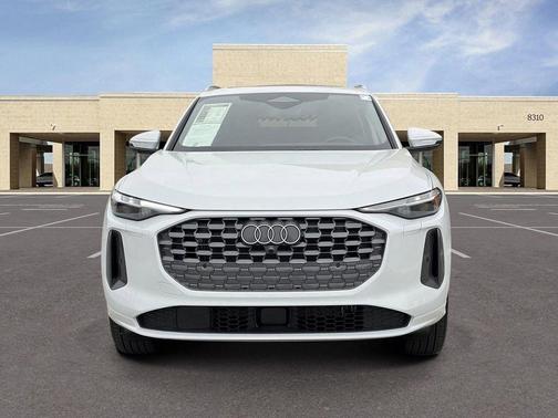 Glacier White Metallic 2025 Audi Q5 Premium Plus TFSI quattro S tronic