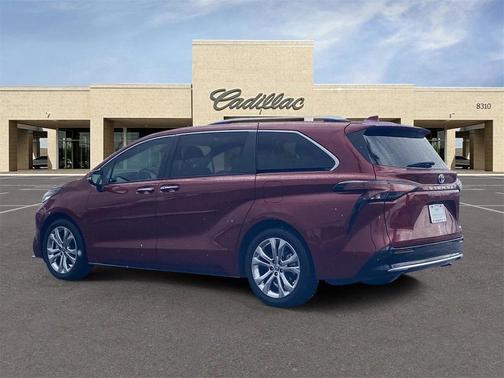 2023 Toyota Sienna Platinum 7 Passenger