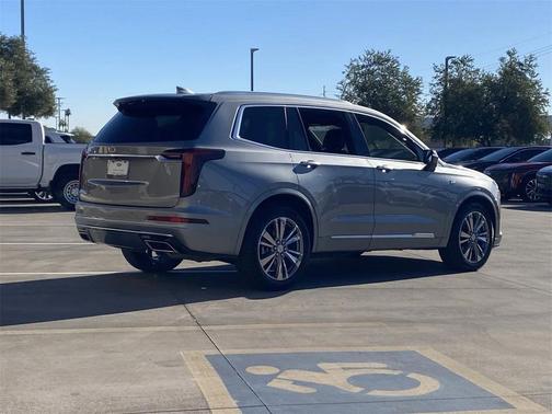 2025 Cadillac XT6 Premium Luxury FWD