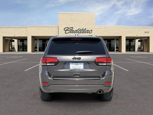 Granite Crystal Metallic Clearcoat 2018 Jeep Grand Cherokee Altitude