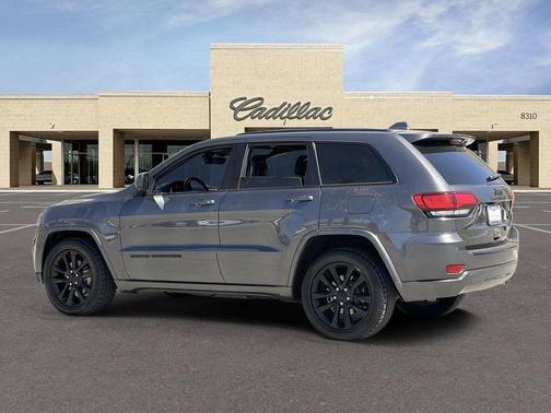 Granite Crystal Metallic Clearcoat 2018 Jeep Grand Cherokee Altitude