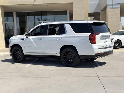 White Frost Tricoat 2023 GMC Yukon Denali
