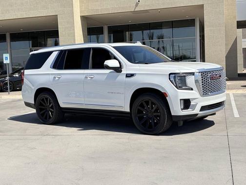 White Frost Tricoat 2023 GMC Yukon Denali